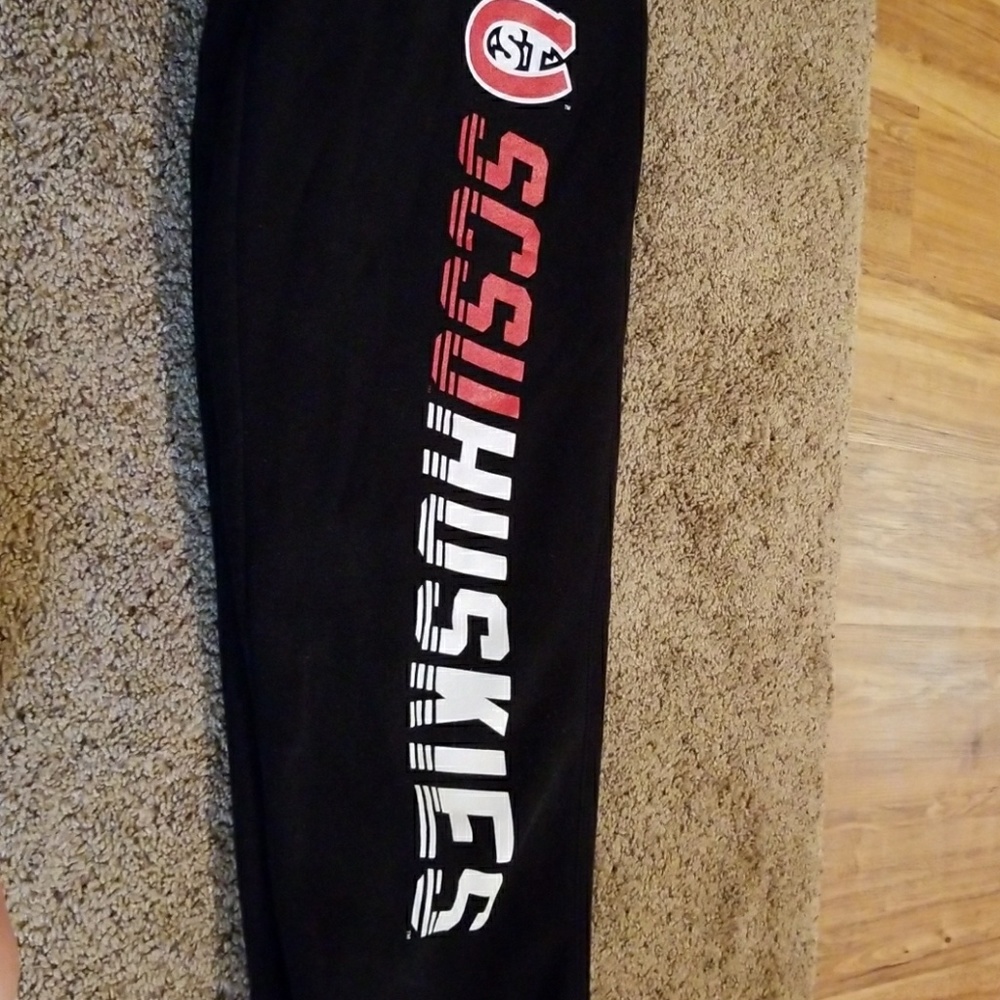 Gently used SCSU sweat pants 8