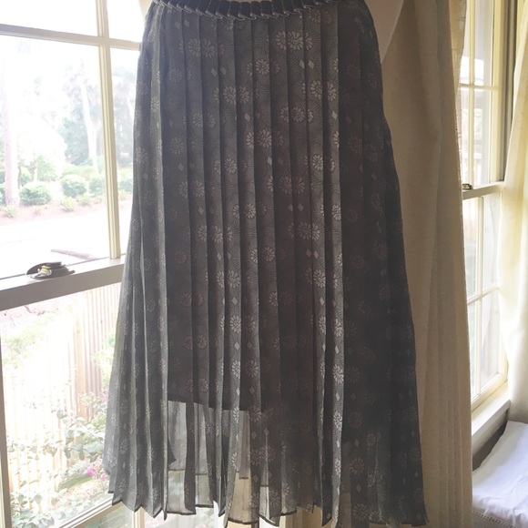 Pleated Chiffon Tank with Velvet Strap - Picture 4 of 5