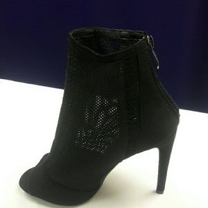 ,👠NWT👠Black high heel