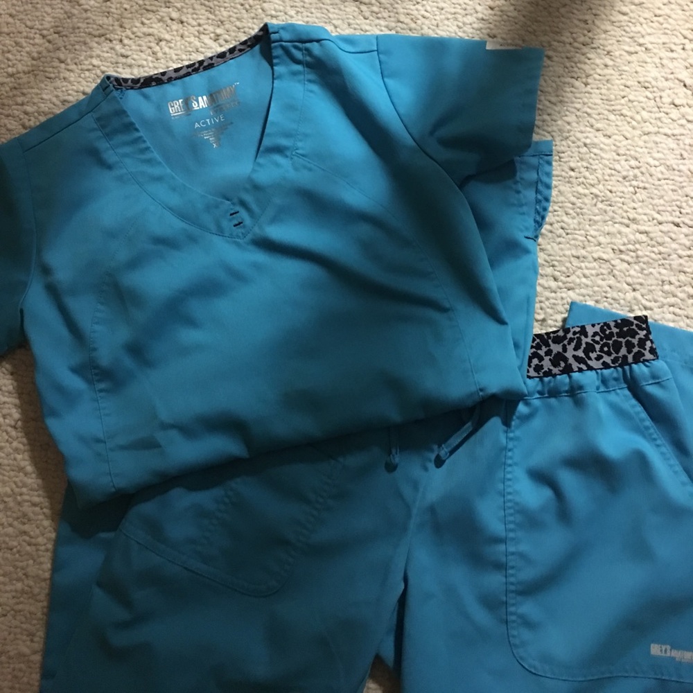 SOLD ON MERCARI-GREY'S ANATOMY SCRUB SET