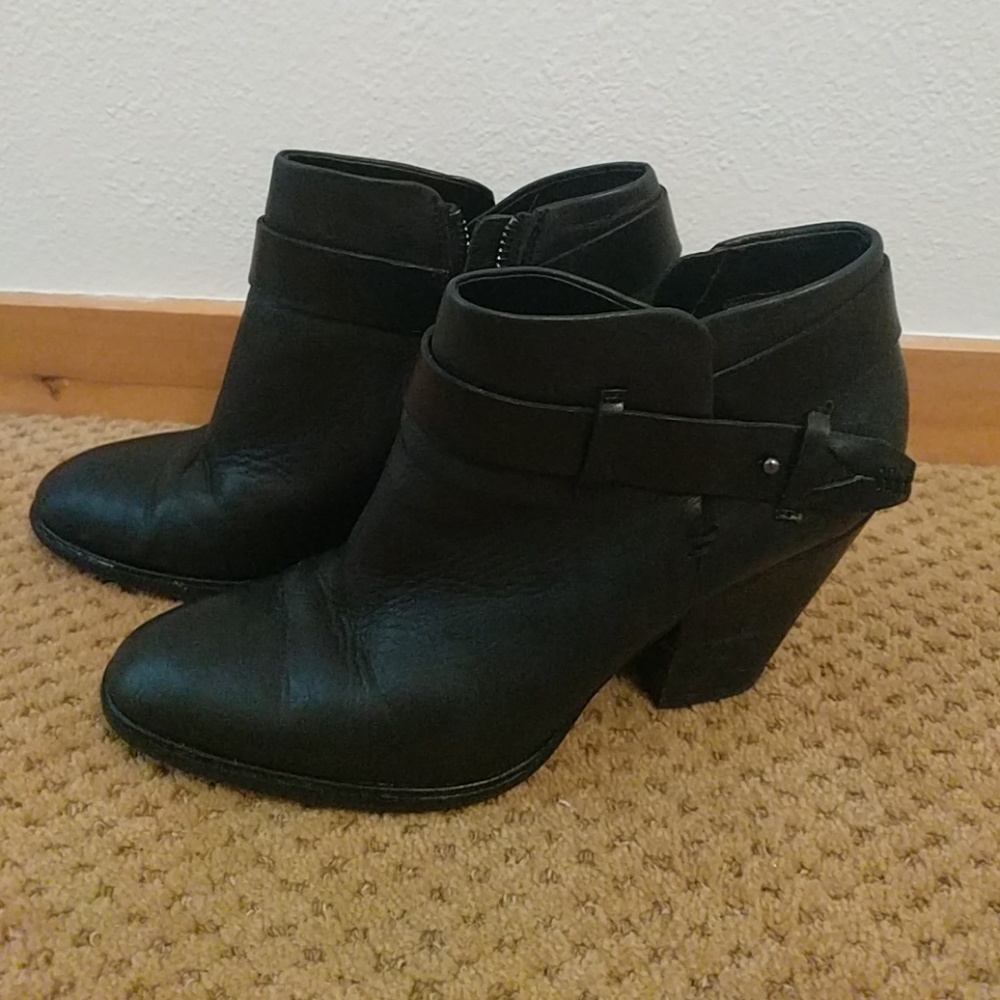 Dolce Vita ankle bootie