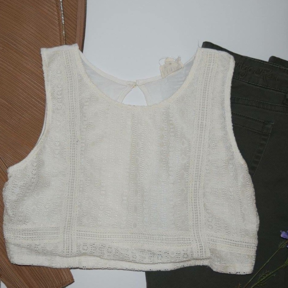 💥 White lace crop top 💥