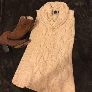 Saks hand-knit cashmere sleeveless sweater