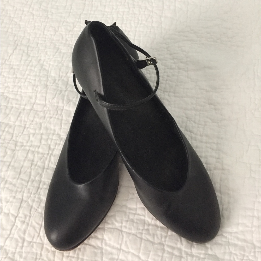 Capezio Character Dance Shoes Women Footlight 550
