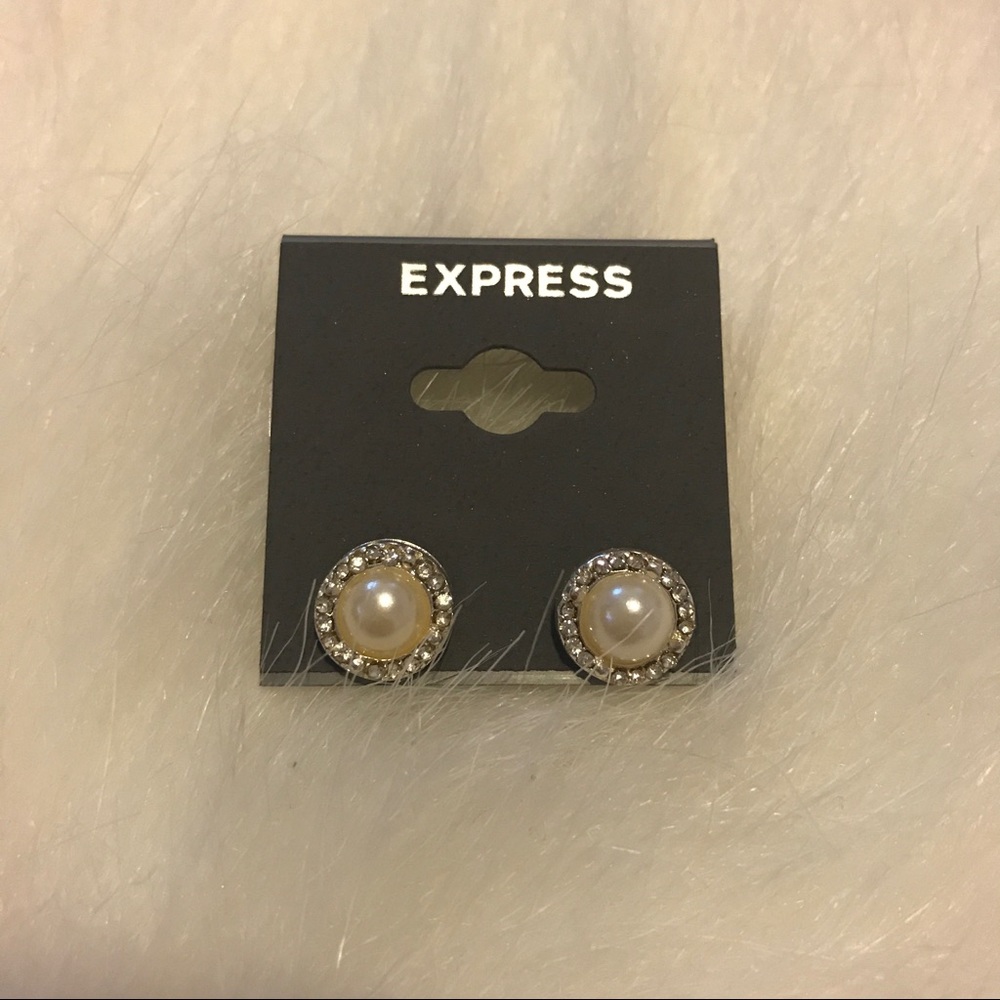 Express Pearl Studs