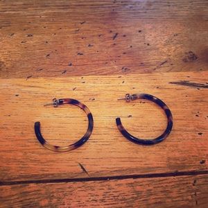 Faux tortoise hoop earrings