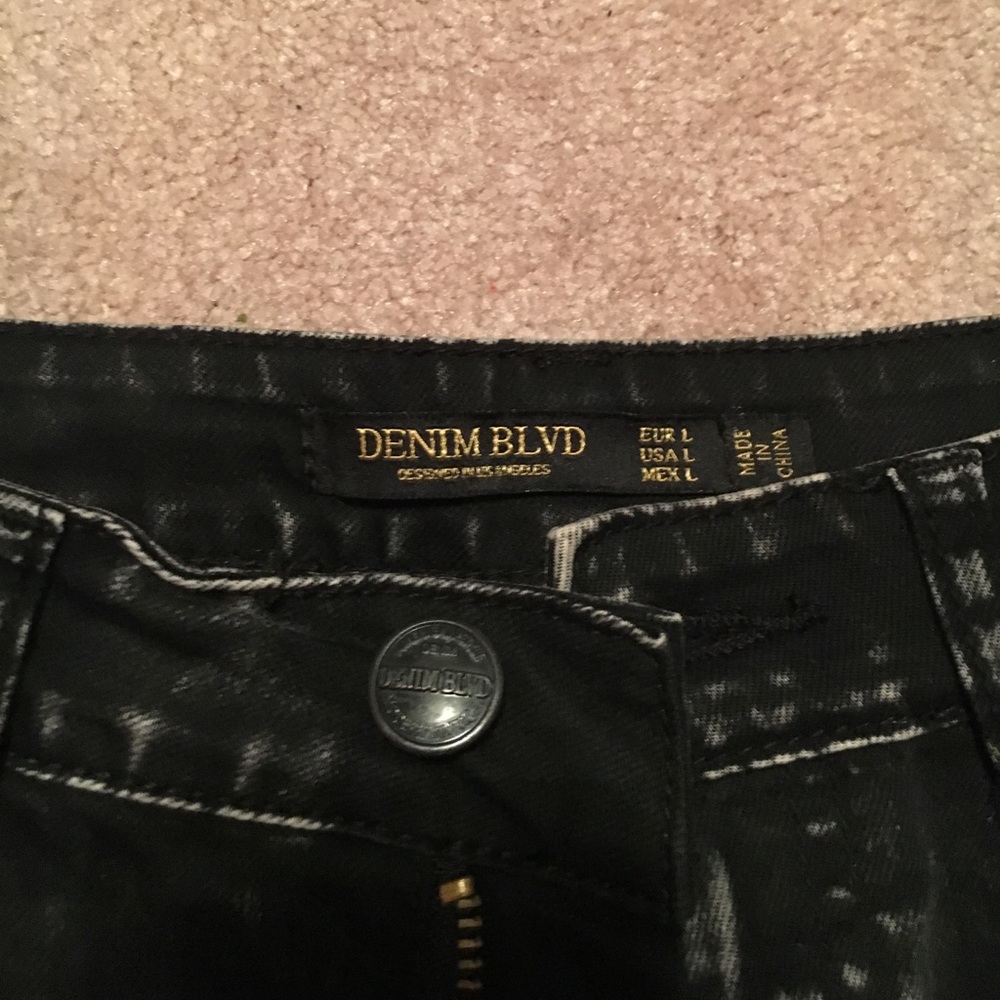 SOLD Distressed shorts - Picture 2 of 5