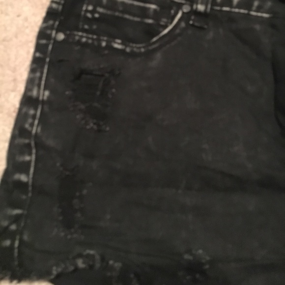 SOLD Distressed shorts - Picture 3 of 5