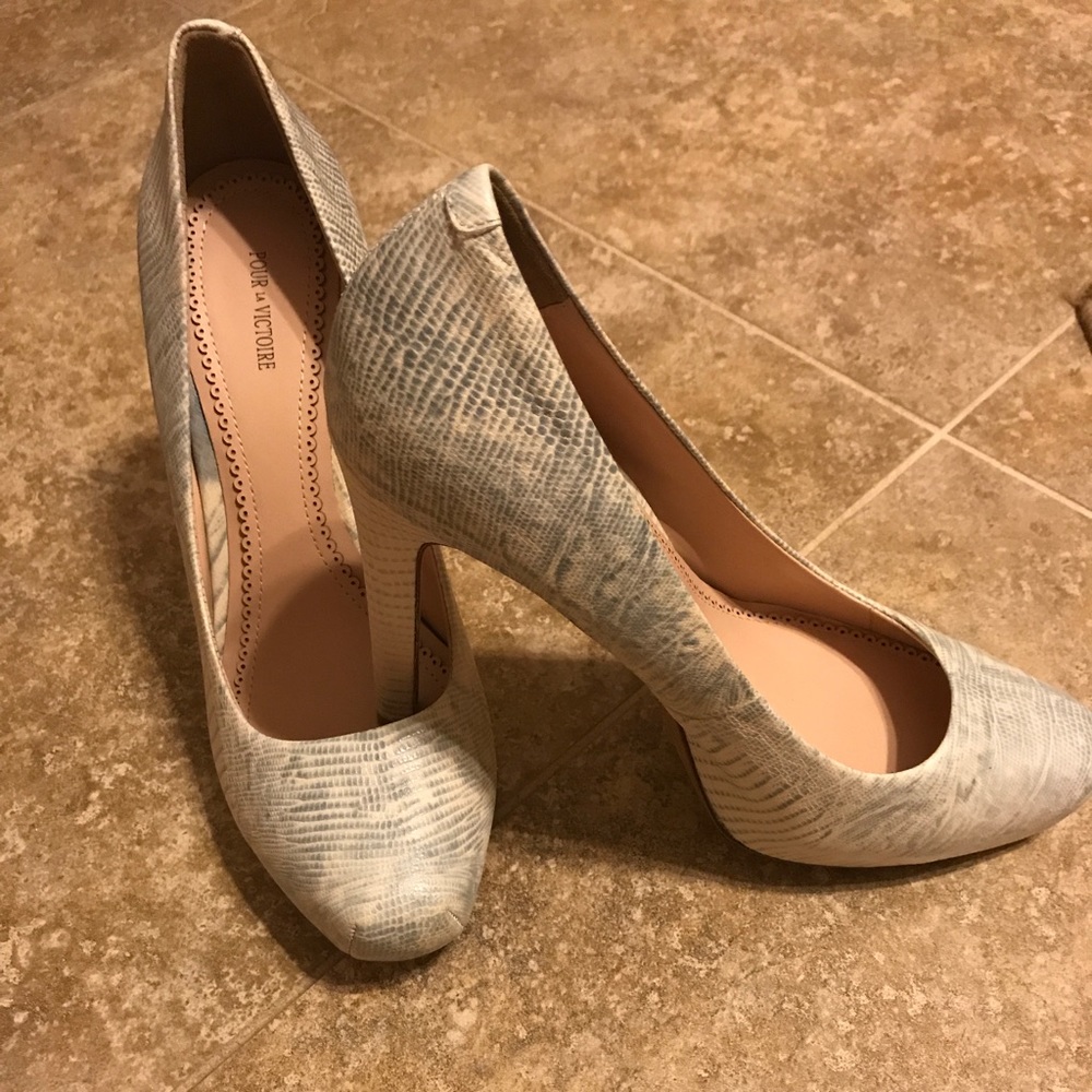 Pour La Victoire heels! Never worn!!!!