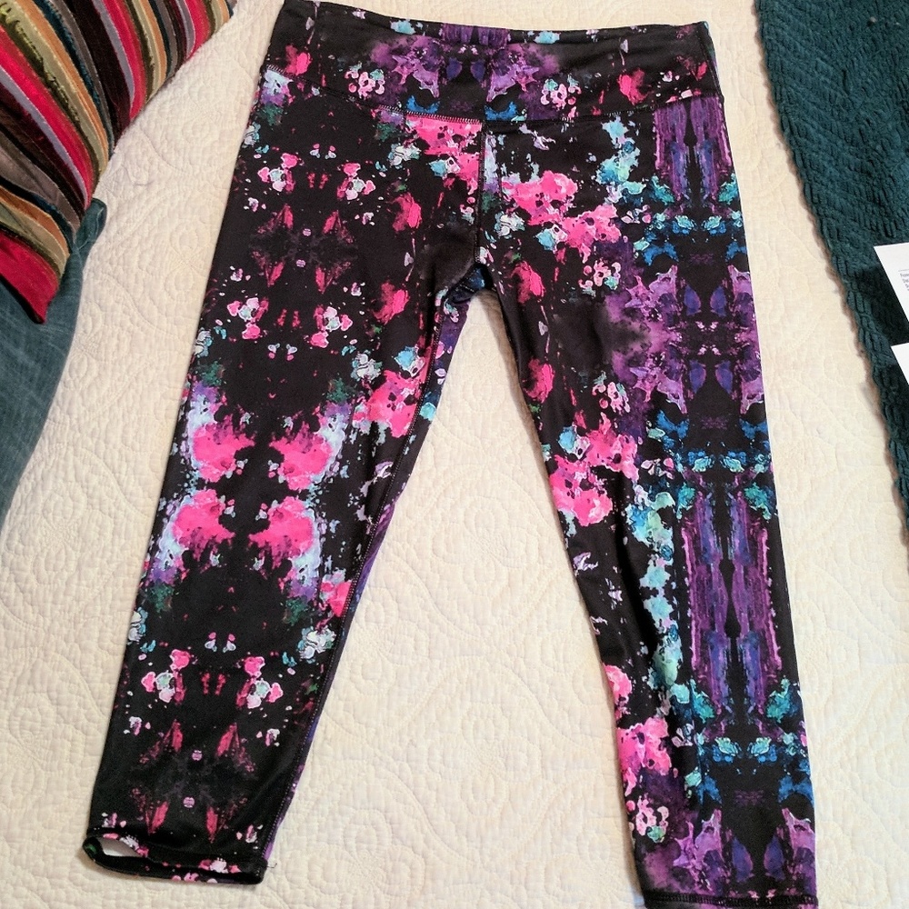 Fabletics Patterned Crop Leggings Pants