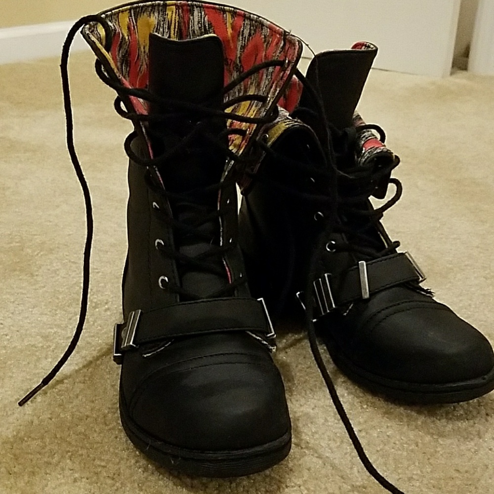 Combat boots