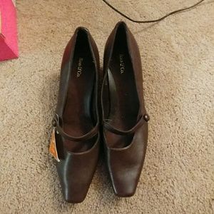 Brown leather low heels