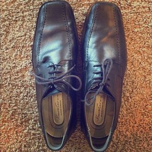 Kenneth Cole black dress shoes