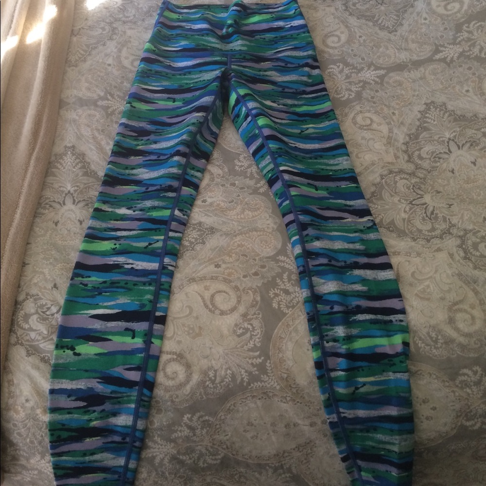 Lululemon high waisted skinny  leggings size 6.