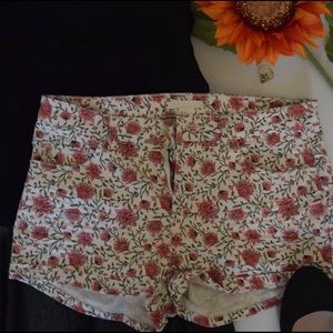 🌺 Floral shorts 🌺