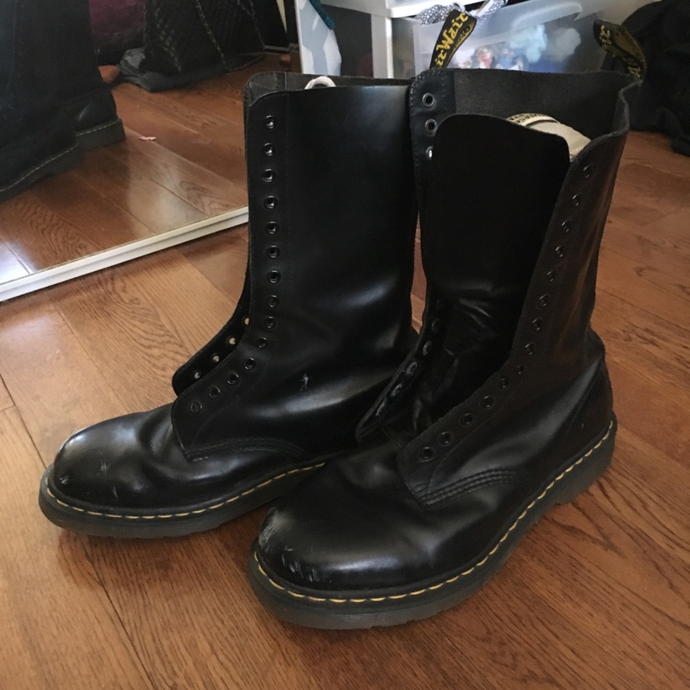 14 eye doc martens. Dr. Martens