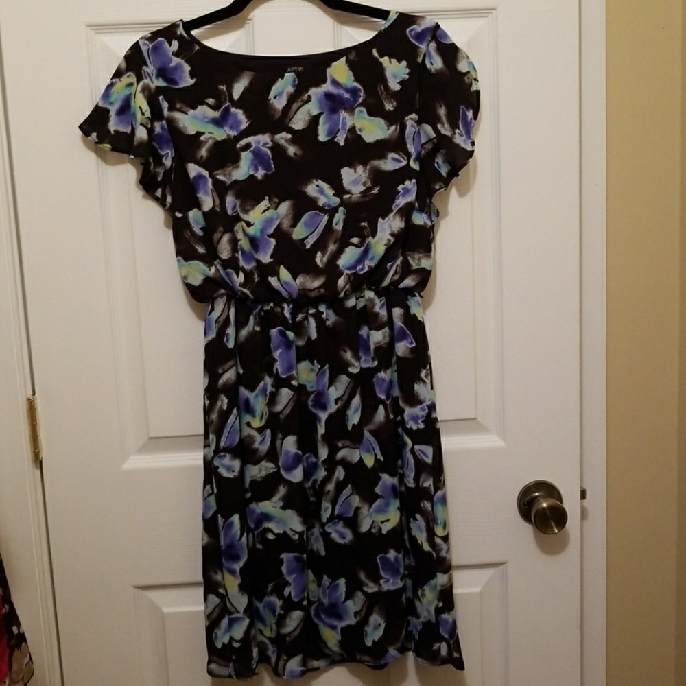 Beautiful floral dress. Medium