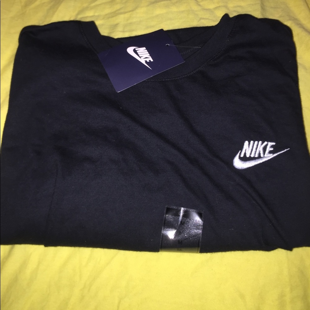 Embroidered Nike T-shirt NWT