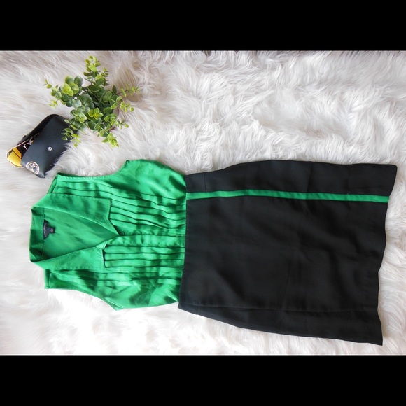 Banana Republic Sleeveless Collared Shirt - Picture 4 of 8