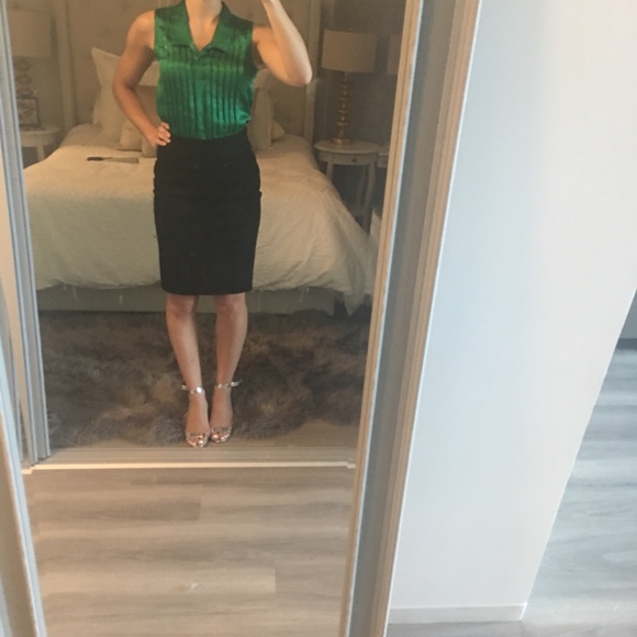 Banana Republic Sleeveless Collared Shirt - Picture 3 of 8