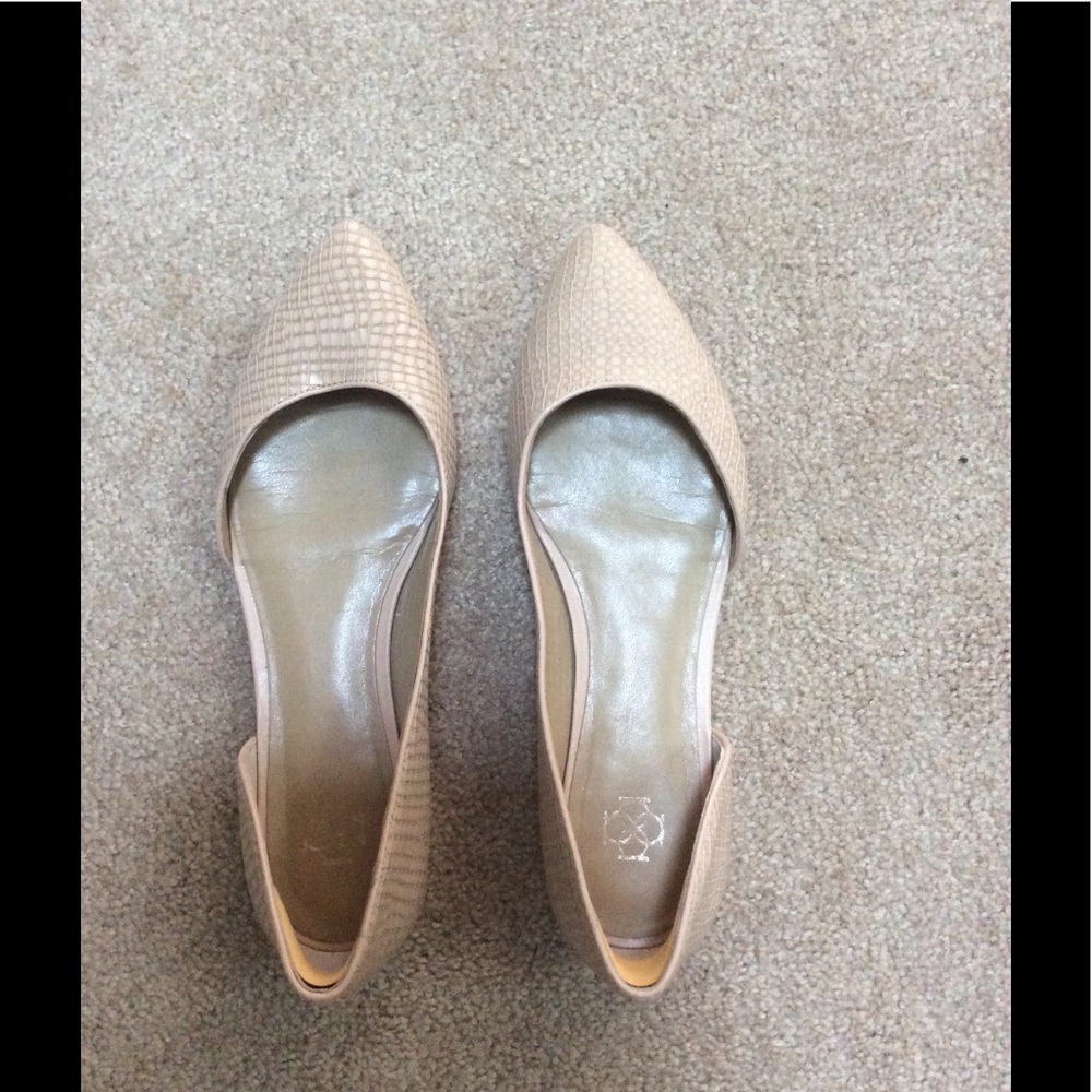 ❌❌sold❌❌ Ann Taylor cutout leather flats - sz 6
