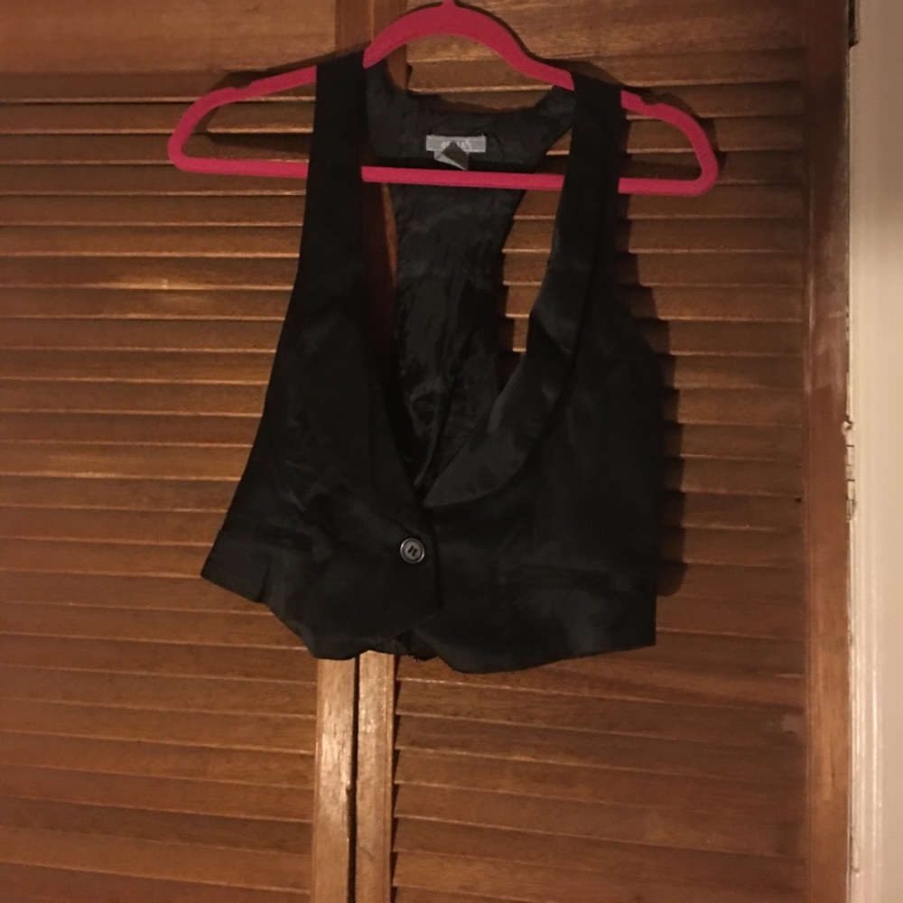 Delia's black vest