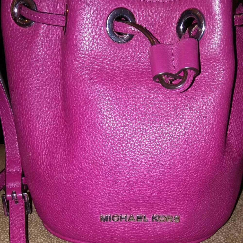 Michael Kors Jules Mini Bucket Bag