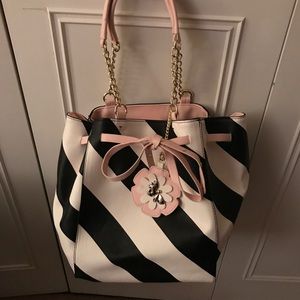 Betsey Johnson purse 👛