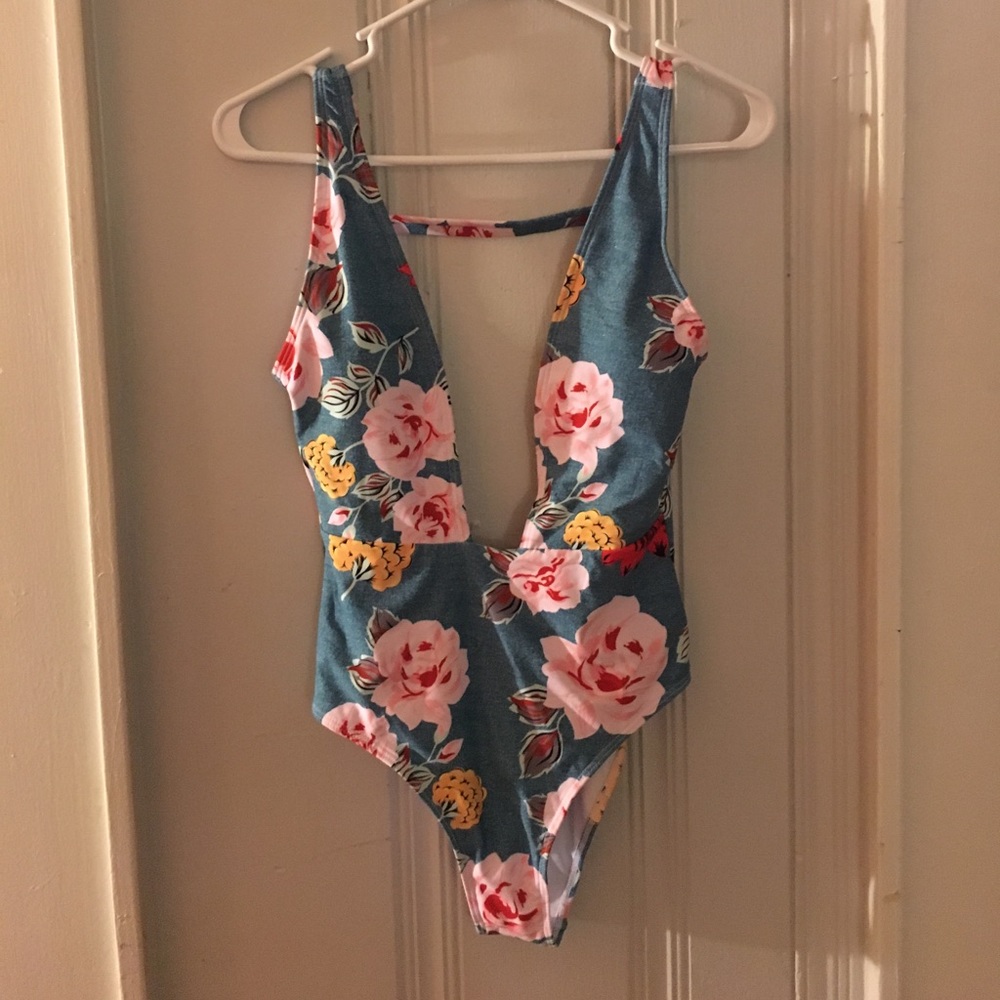 Sexy floral swim suit!