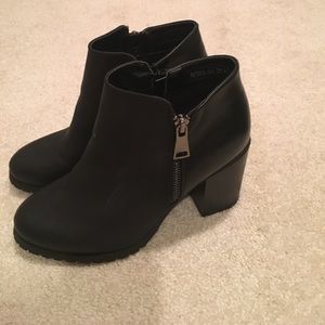 Black side zip booties - size 8