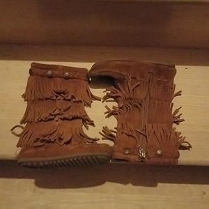 KIDS MINNETONKA FRINGE BOOTS