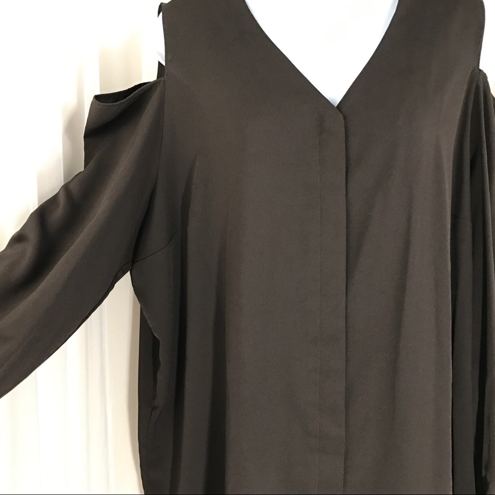 Chico's Brown Cold Shoulder Blouse V-Neck Size 3 - Picture 3 of 6