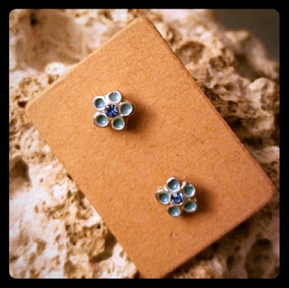 Jewelry - Blue flower stud earrings with rhinestone