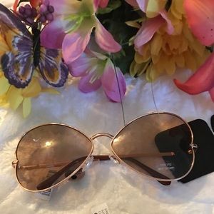 Brand New💕 Heart shaped sunglasses 😎