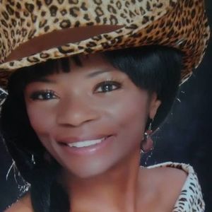 Meet your Posher, Rena