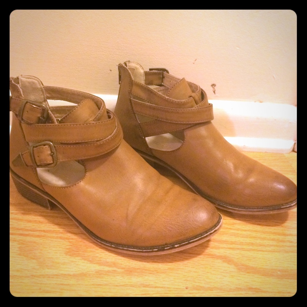 Restricted Size 7.5 Cutout Buckle Booties in Tan