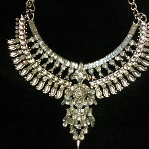 💥SALE💥Silver Crystal Necklace