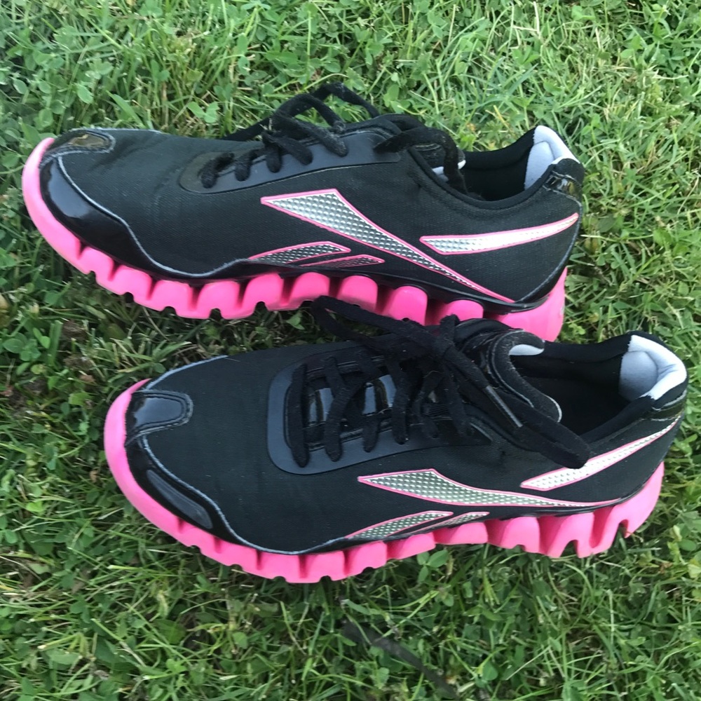 Women's size 8 Reeboks - Picture 2 of 2