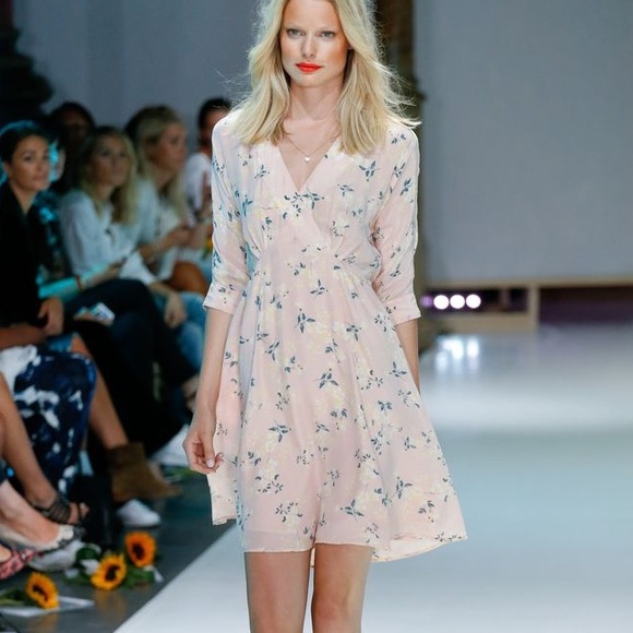 SOLD ✋ BY TIMO 🌸 Spring Wrap Dress NWT - Picture 2 of 2