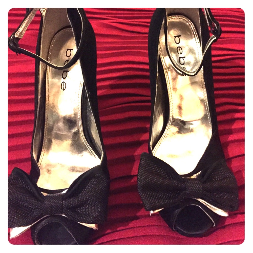 Beautiful bow tie satin shoes