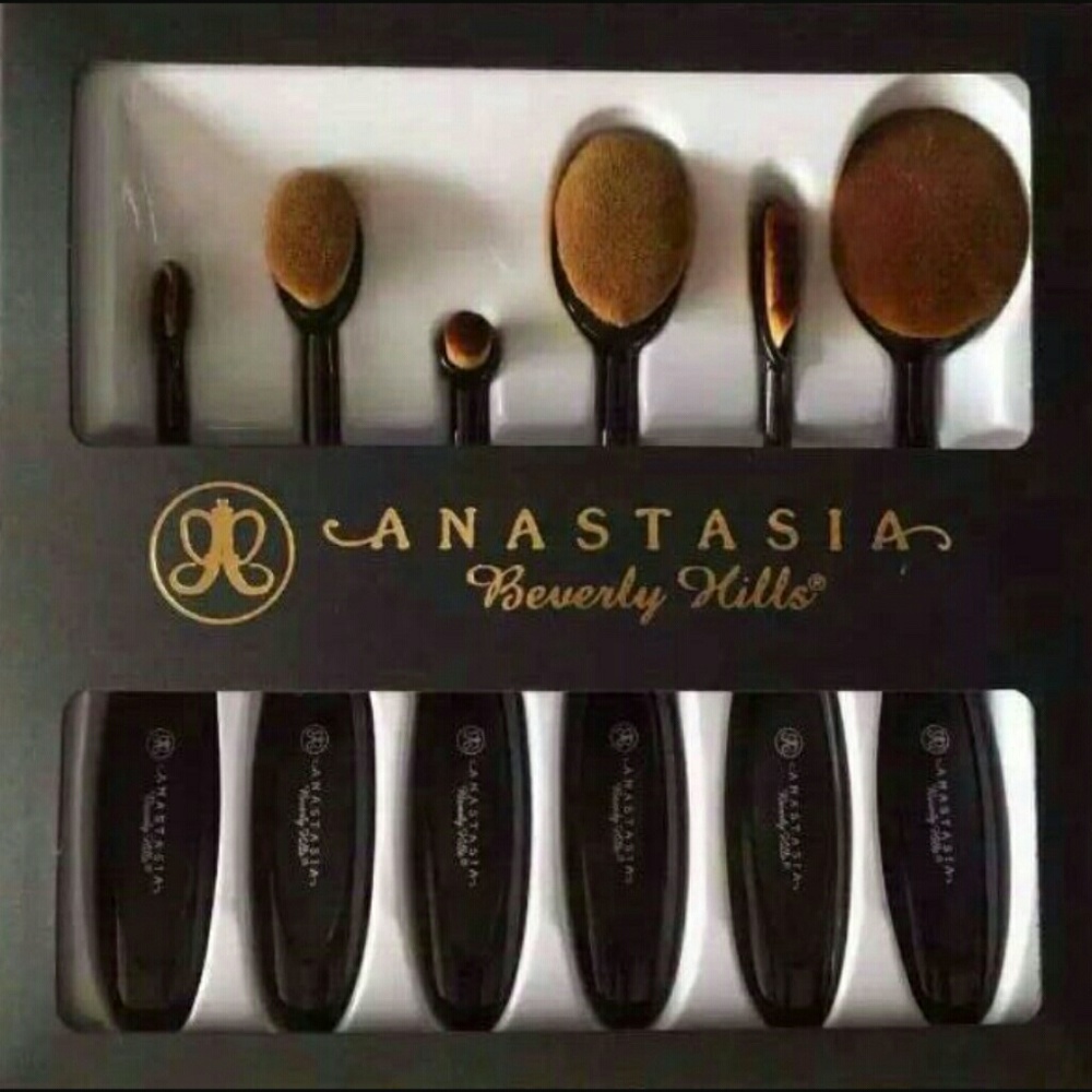Anastasia Beverly Hills Oval Makeup Brushes