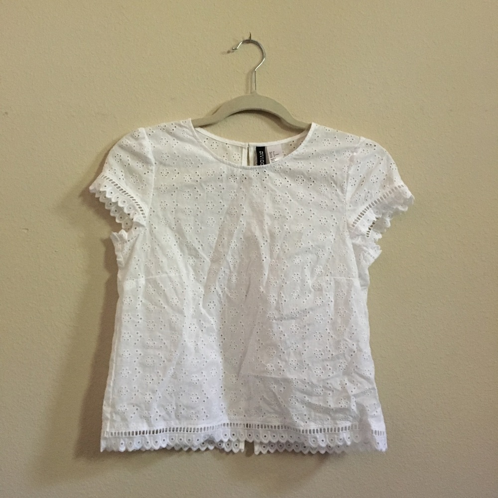 NWT eyelet blouse with back button details