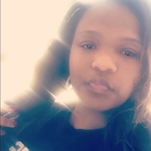 Meet your Posher, Joy