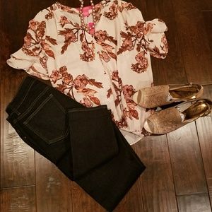 Floral Print Ruffle Sleeve Blouse.
