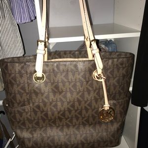 Michael Kors Jet Set Item Tote