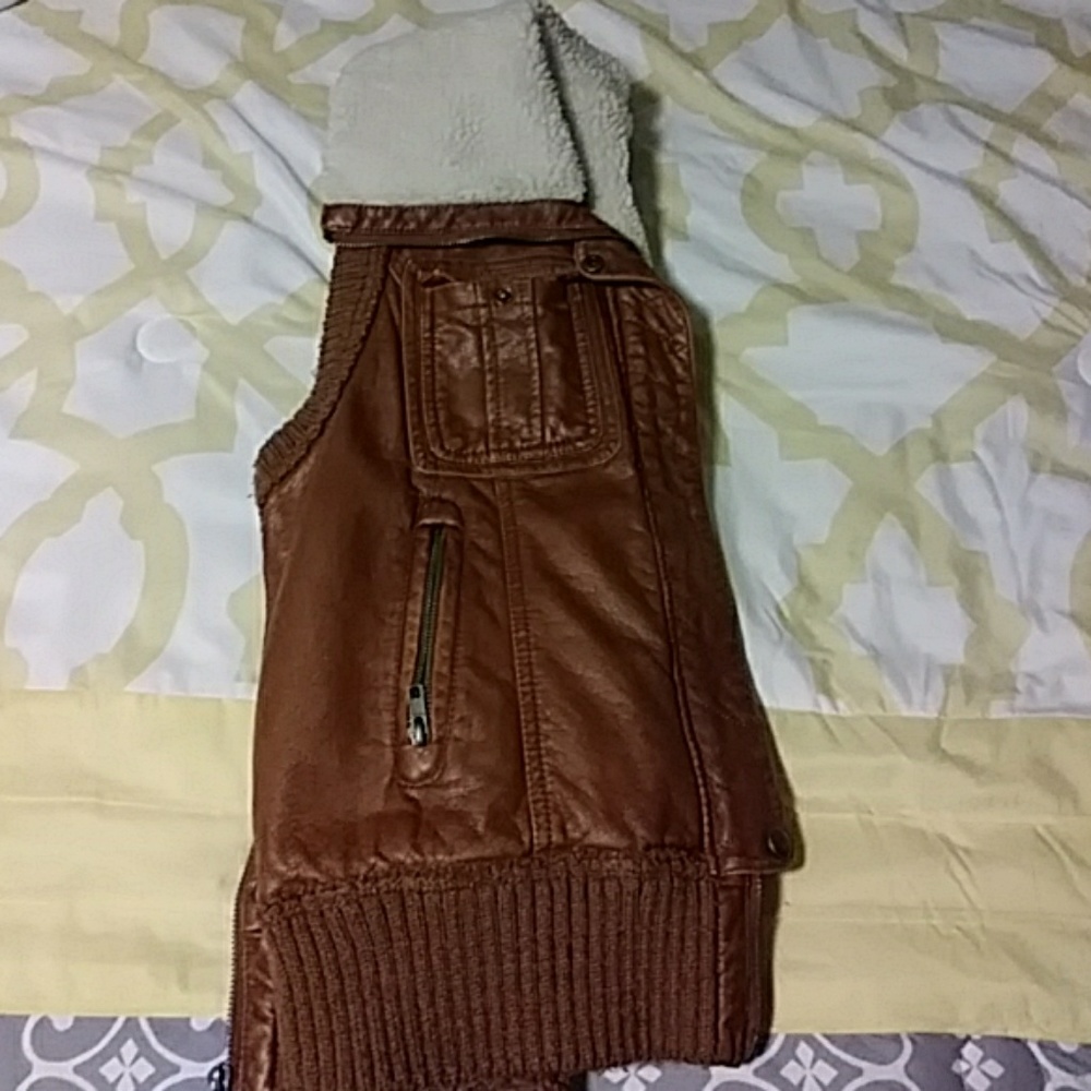 Vest - Picture 3 of 3