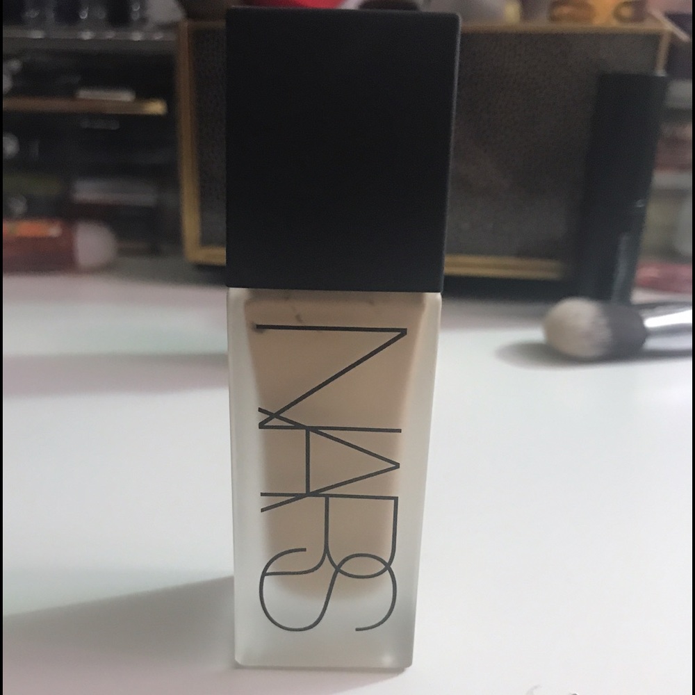 NARS all day luminous weightless foundation