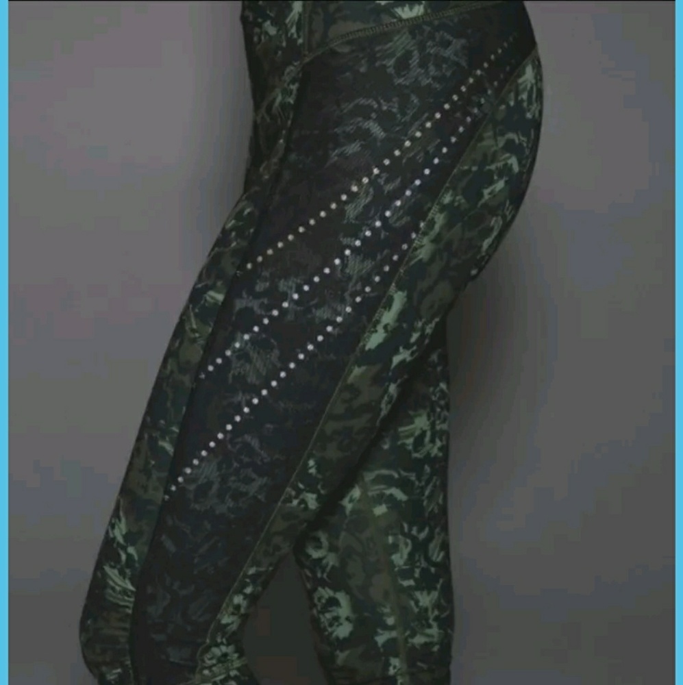 SOLD Lululemon size 6 Run Stop at Nothing Crop