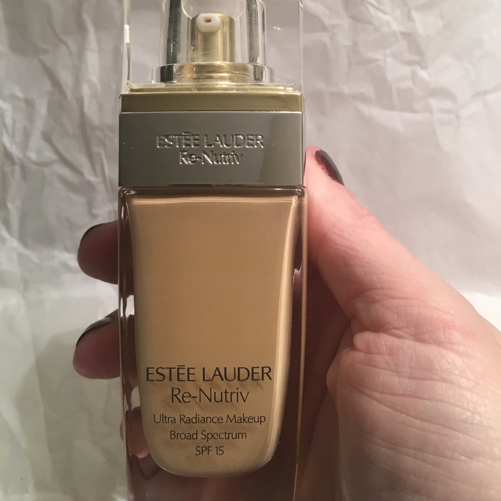 Estée Lauder Re-Nutriv Foundation