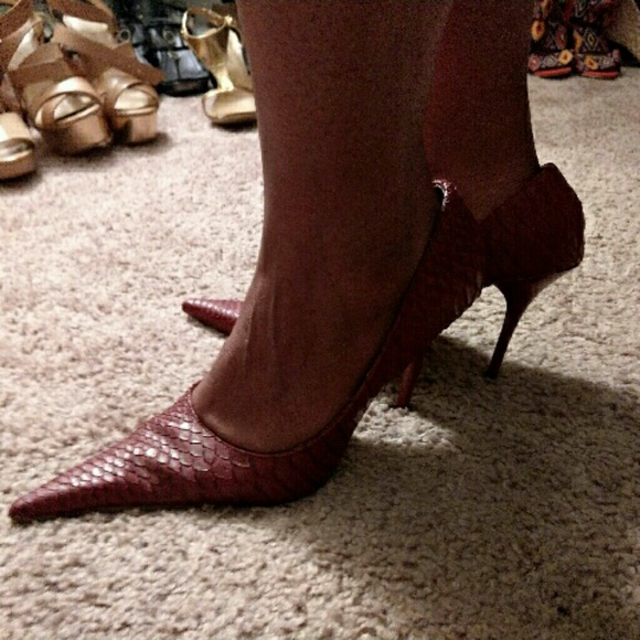 Burgundy/Wine Pointy Heel - Picture 2 of 4